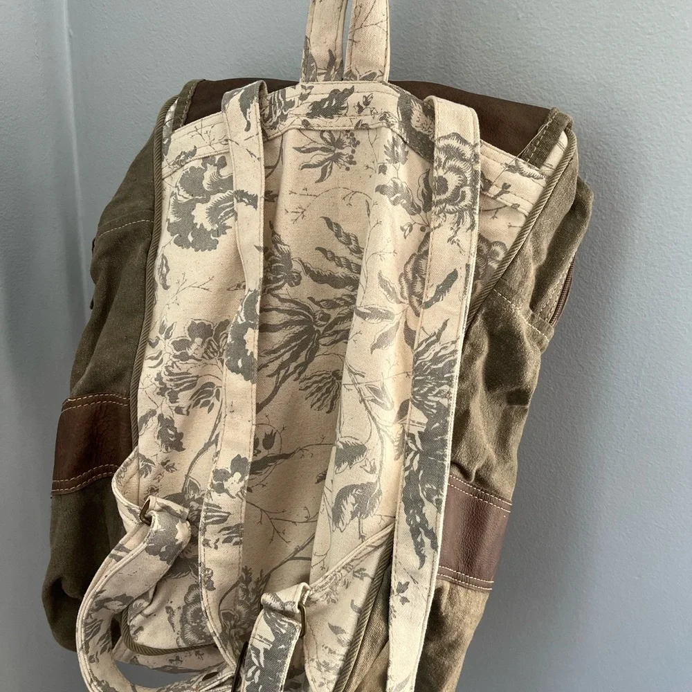 CLEA RAY BACK PACK CANVAS AND LEATHER FLORAL BEIGE AND GREEN‎ COLOR
